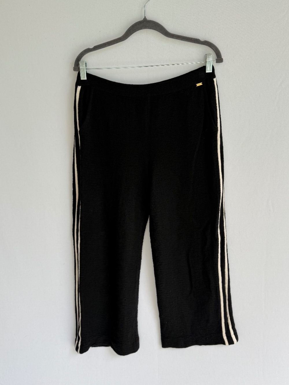 ST. JOHN Women’s Medium Black with White Athletic Stripe Wide Leg Crop Pants